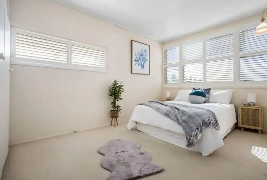 Beachside Retreat With Ocean Views In Glenelg