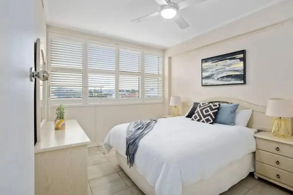 Beachside Retreat With Ocean Views In Glenelg Apartment