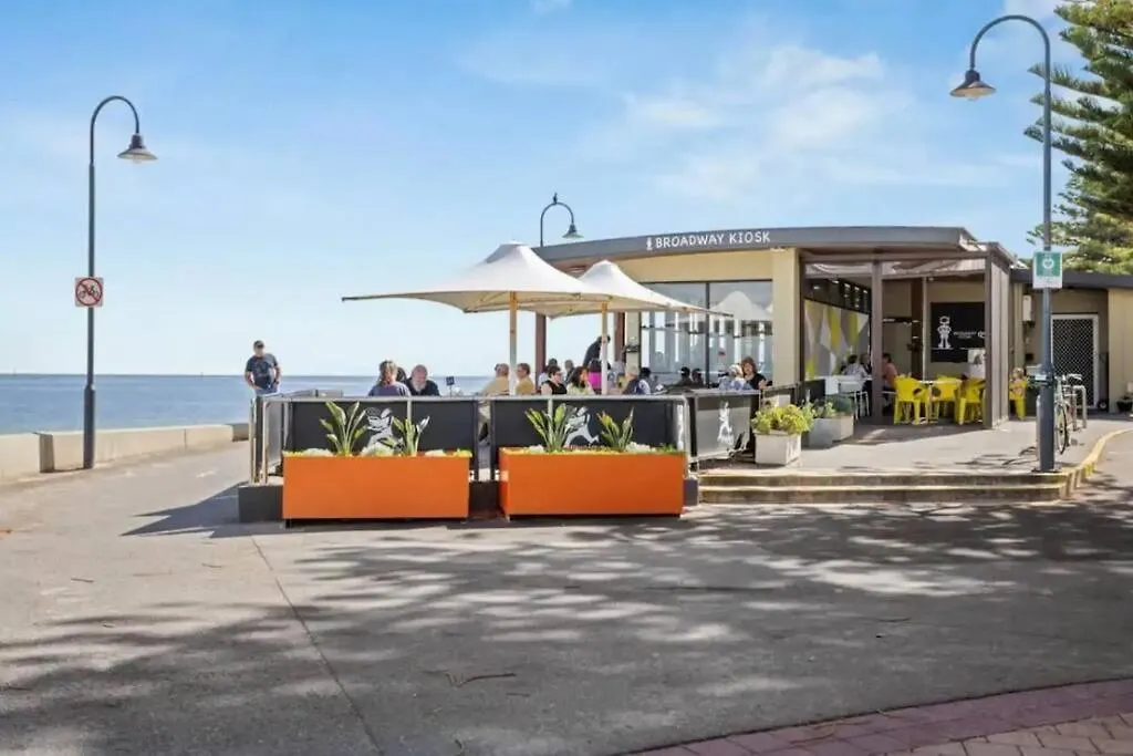 Beachside Retreat With Ocean Views In Glenelg