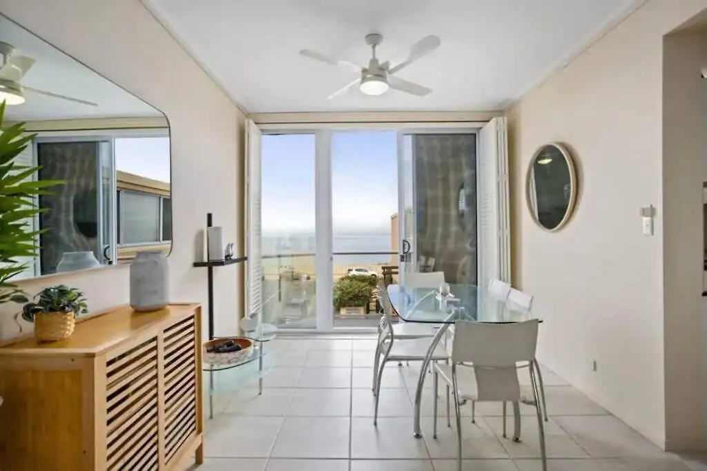 Beachside Retreat With Ocean Views In Glenelg